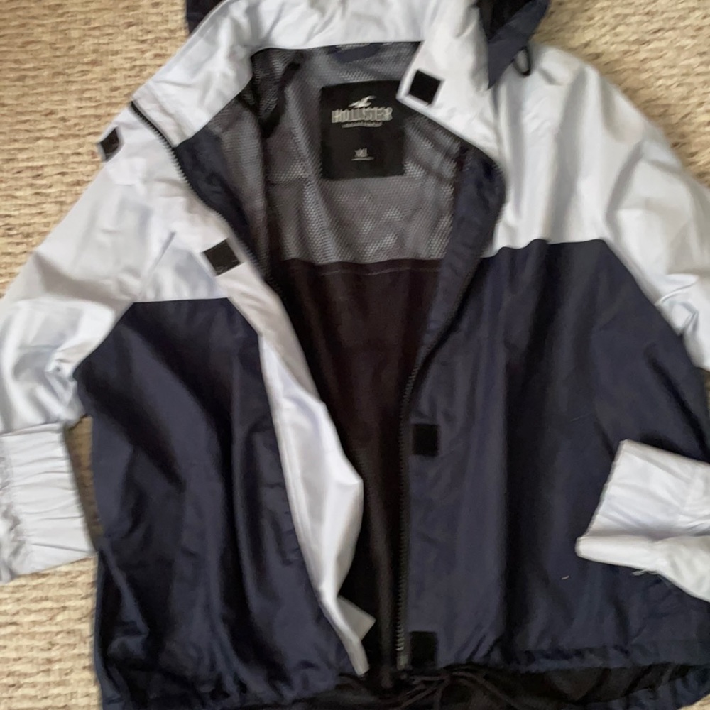Hollister jacket light blue /Navy, mesh lining, nylon jacket with a hood.